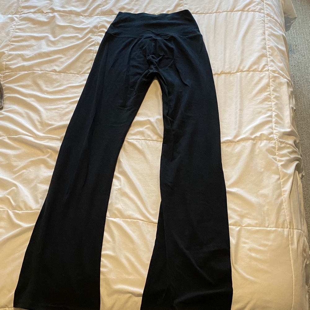aerie Black Boot Cut Flare Yoga Pants - Picture 4 of 4